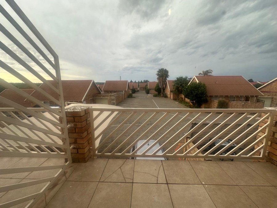 To Let 3 Bedroom Property for Rent in Fleurdal Free State